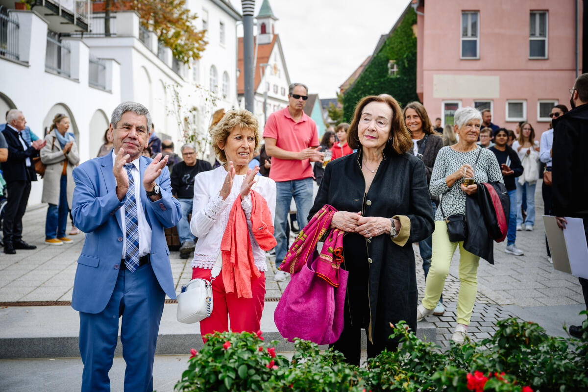 Stefan Doraszelski und Heidi Jooß-Doraszelski sowie Gabriele Rogowski (von links) gehörten zu den Förderern, die zur Eröffnung von „Piastrella“ an den Giengener Postberg gekommen waren.