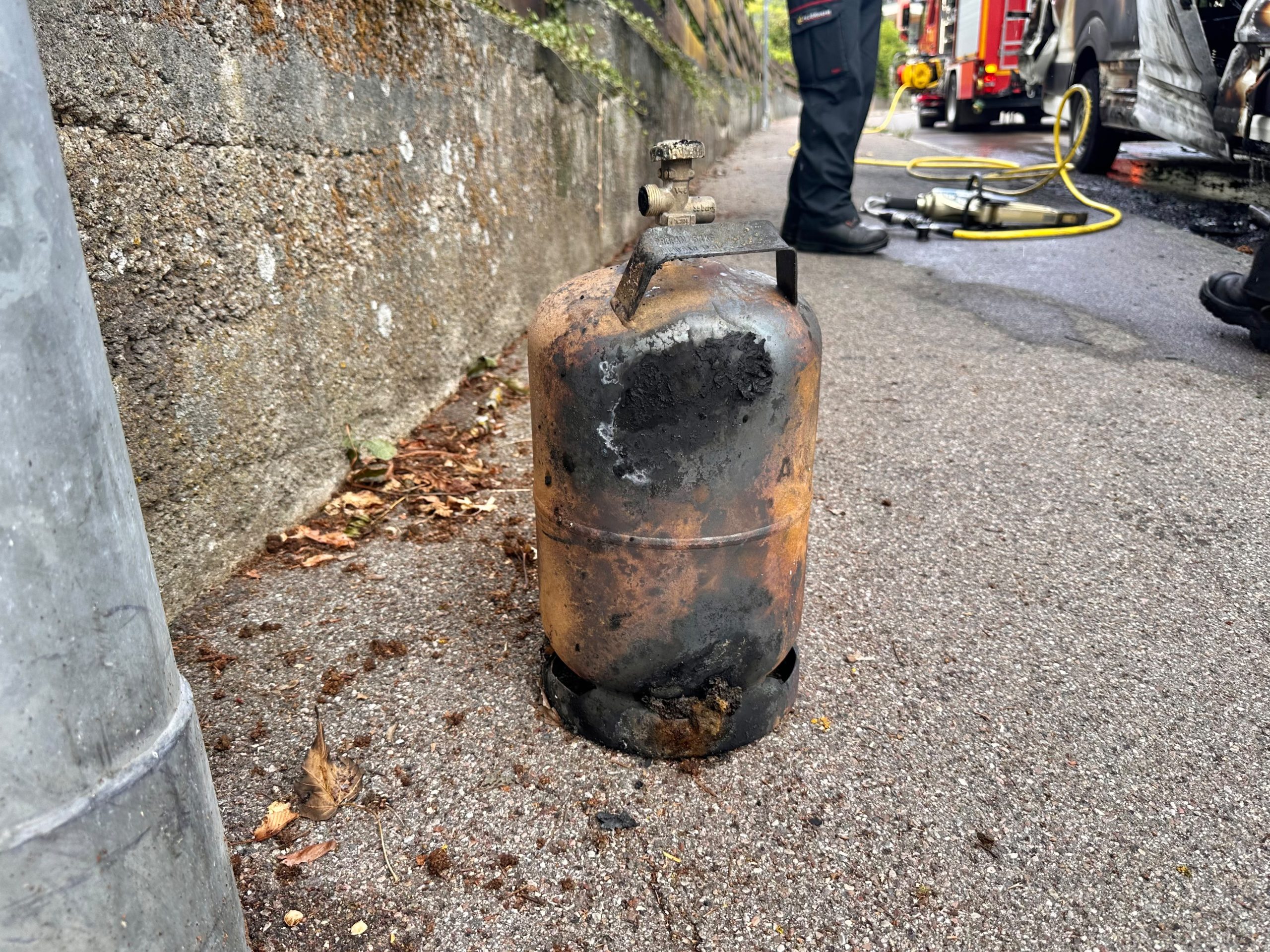 Gasflasche sorgte für eine Verpuffung in einem Transporter.
