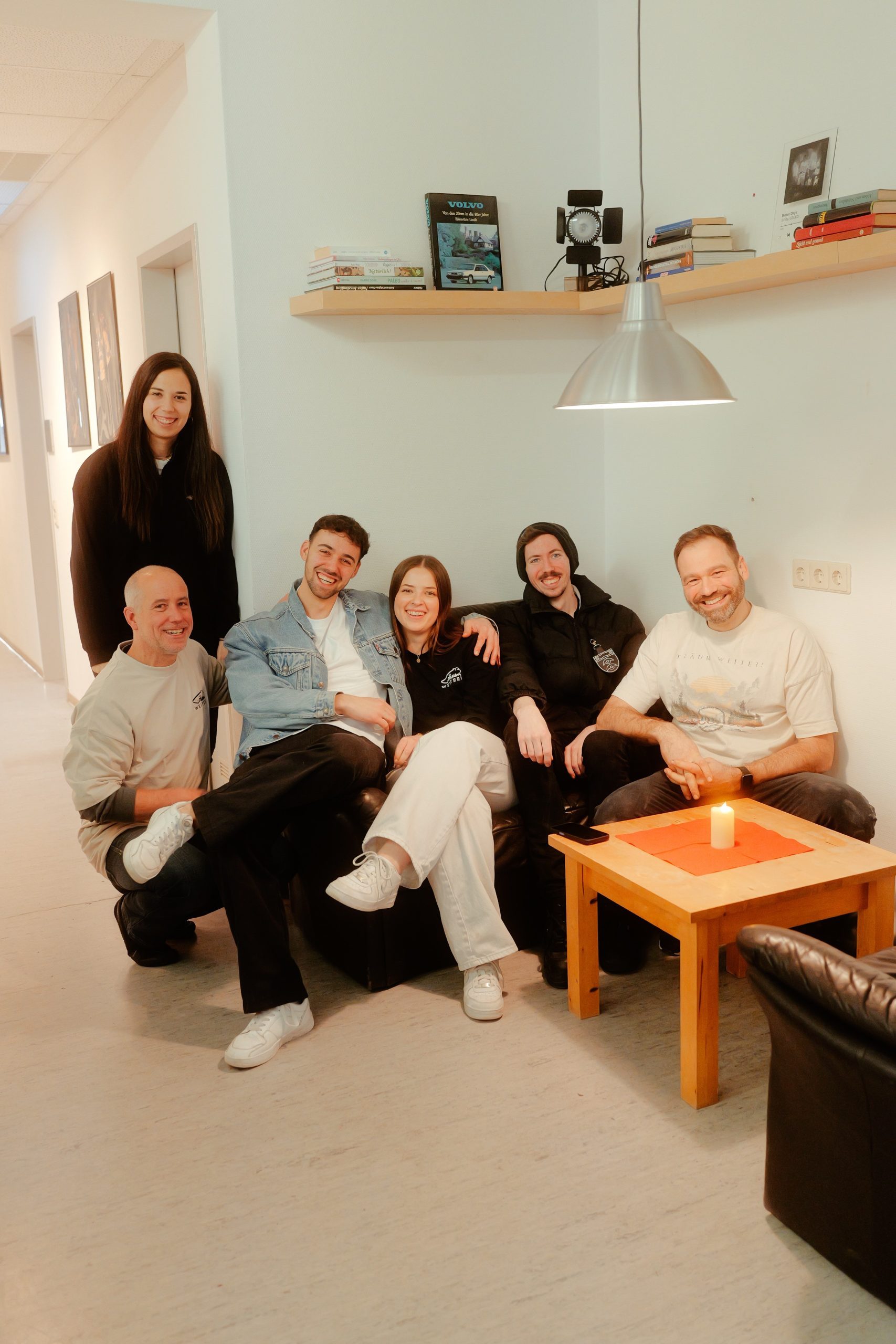 Das Team hinter der Traumfabrik, inklusive Billity (dritter von links).