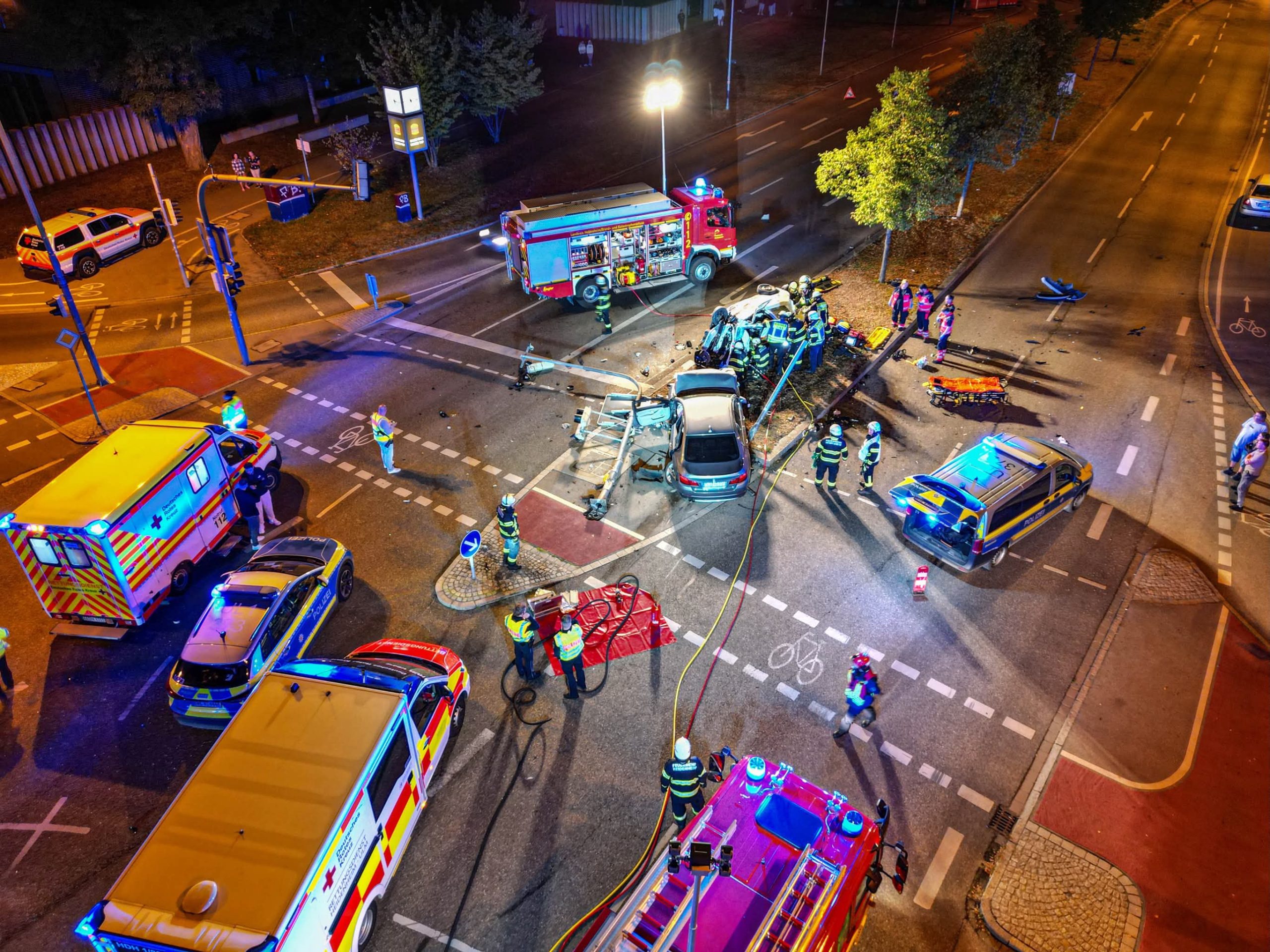 Schwerer Verkehrsunfall am Samstagabend an der Heckentalkreuzung.